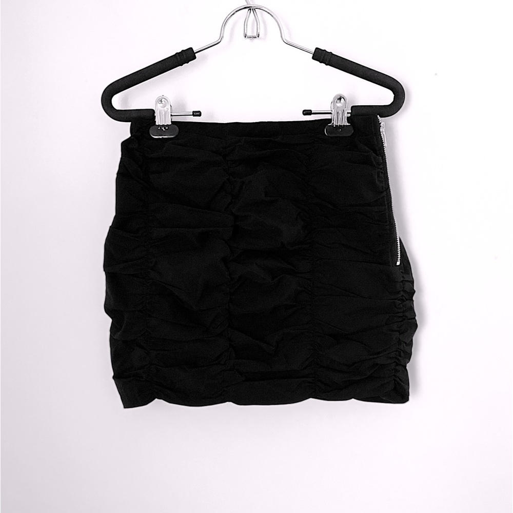 NWT Hot & Delicious black parachute skirt. Size L